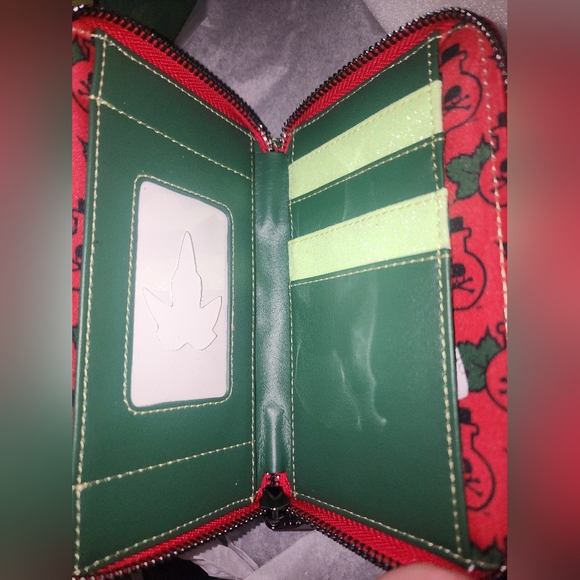 Brand New! Loungefly Poison Ivy Glow in the Dark Mini Backpack + Wallet 💚 - Picture 4 of 13